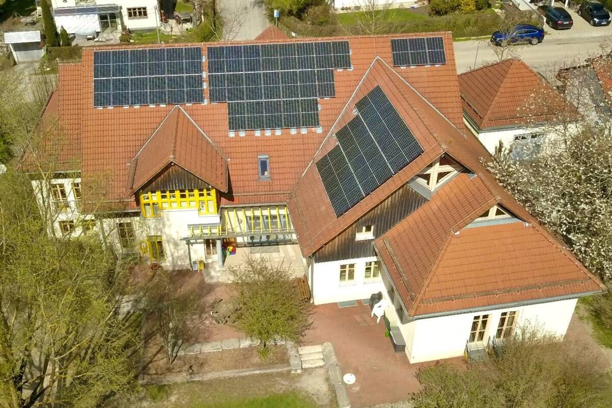 Strom vom Dach Kindergarten Sumsemann