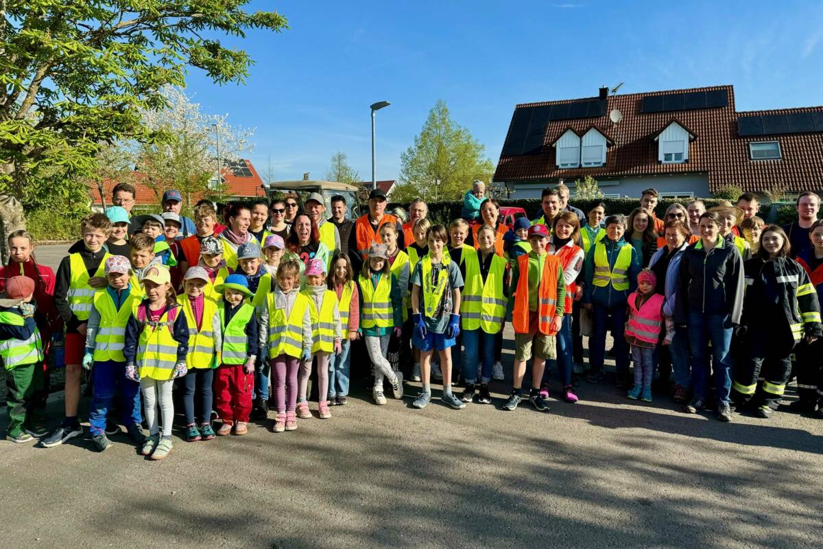 Foto (Keller): Die Gruppe der Aktiven in Türkenfeld